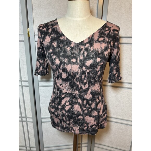 Rock & Republic Pink Black Blouse Cut Out Sleeves V-Neck Stretchy Top Small GUC - Picture 1 of 5